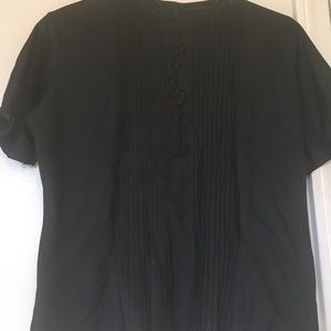 Delicate vintage black shirt w flowers and buttons